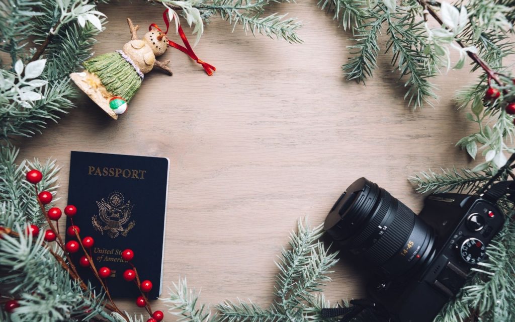 12 Unique Gifts For Travel Lovers (2020 Guide)