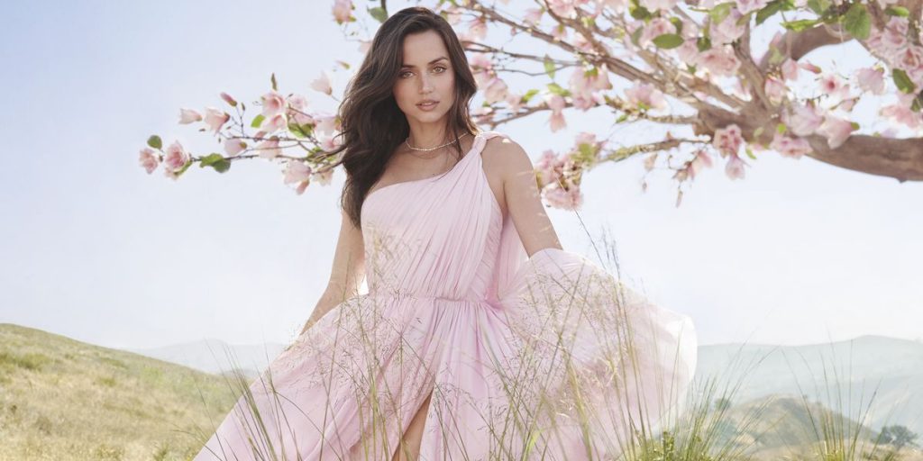 Ana de Armas Is Estée Lauder’s New Global Brand Ambassador