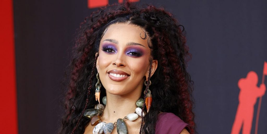 The Best Beauty Looks at MTV VMAs 2021